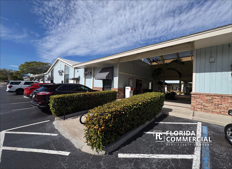 3776 SE Ocean Blvd, Stuart, FL for lease - Building Photo - Image 2 of 4