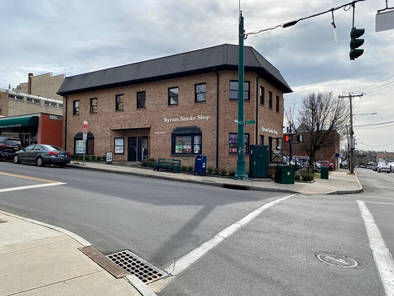 9 S Water St, Greenwich, CT for sale - Building Photo - Image 3 of 15