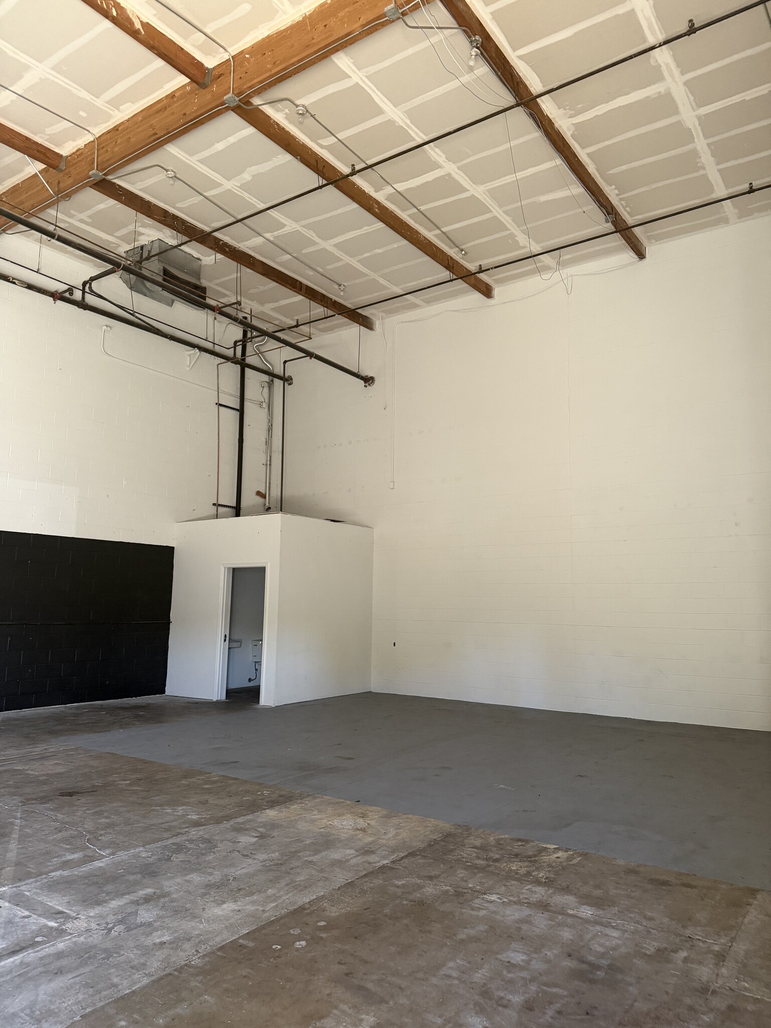 4052-4186 E 22nd St, Tucson, AZ for lease Interior Photo- Image 1 of 3