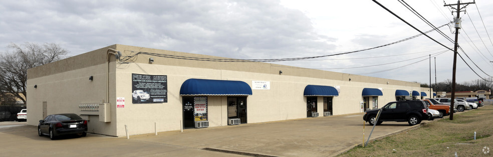 732-750 W Hurst Blvd, Hurst, TX for lease - Building Photo - Image 3 of 8