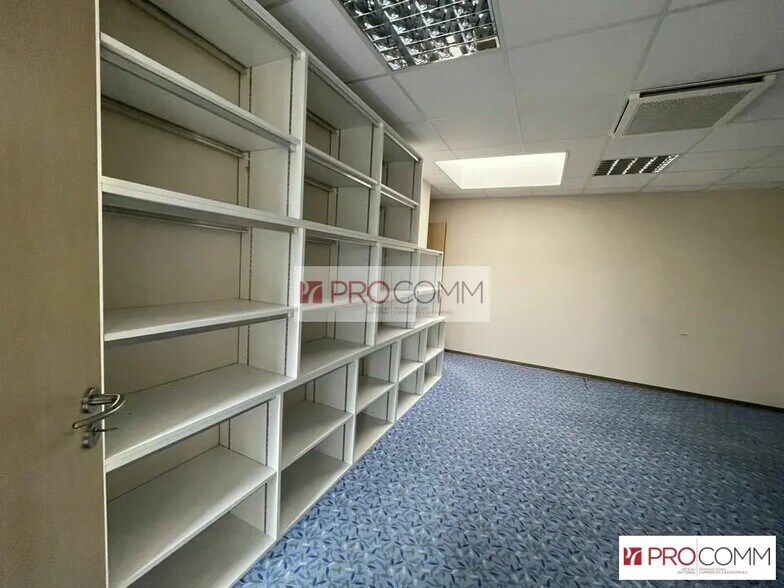 Office in Chartres for lease - Interior Photo - Image 3 of 10