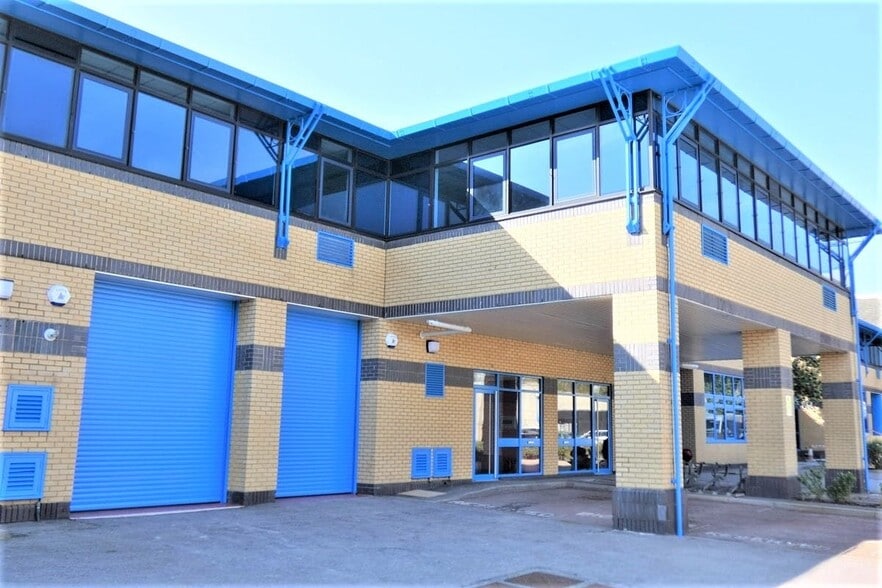 1-7 Ryan Dr, Brentford for lease - Building Photo - Image 2 of 27