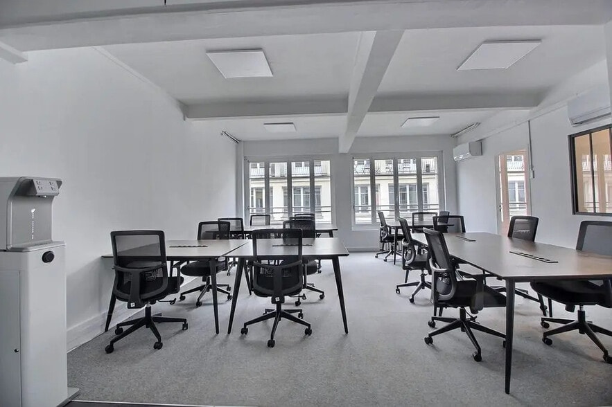 4 Cité Paradis, Paris for lease - Interior Photo - Image 2 of 17