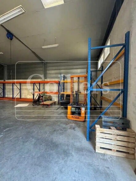 Flex in Auriol for lease - Interior Photo - Image 3 of 5