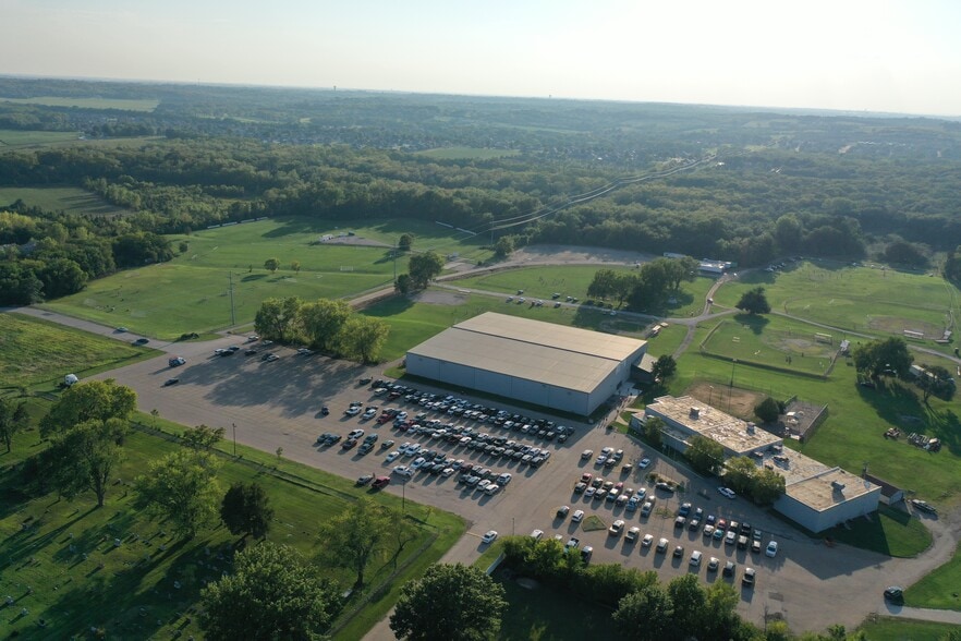 3909 SW Burlingame Rd, Topeka, KS for sale - Building Photo - Image 3 of 11