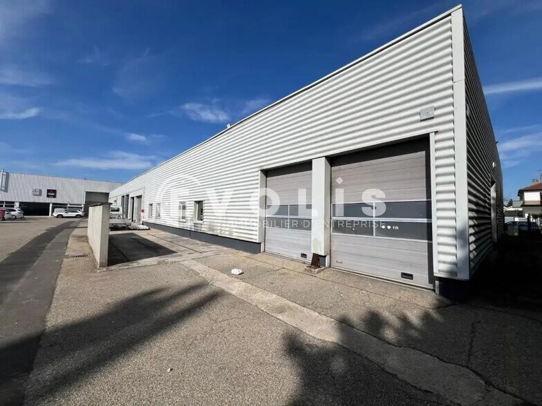 Flex in Vénissieux for lease - Building Photo - Image 1 of 11