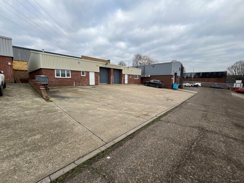 12-13 Commerce Way, Colchester for lease - Building Photo - Image 3 of 4