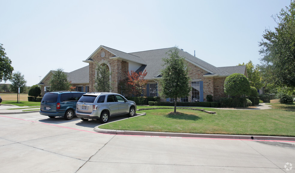 5750 Stratum Dr, Fort Worth, TX for lease - Building Photo - Image 3 of 17