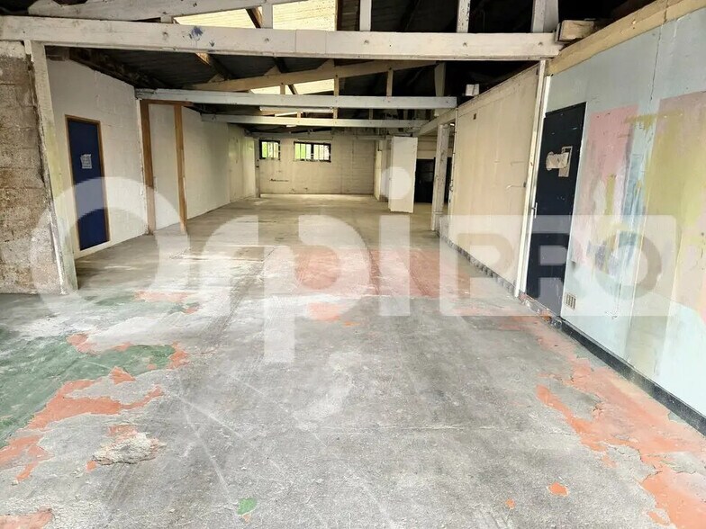 Flex in Soissons for lease - Interior Photo - Image 3 of 6