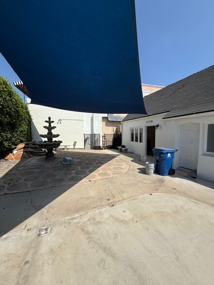 8218 W Sunset Blvd, West Hollywood, CA for lease - Building Photo - Image 2 of 22