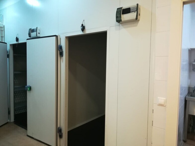 Retail in Salamanca for lease - Building Photo - Image 2 of 11