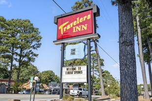 Traveler's Inn - Motel