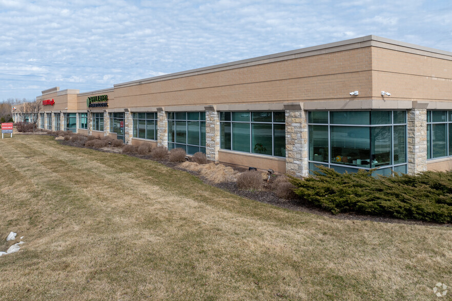 10050 S 27th St, Oak Creek, WI for lease - Primary Photo - Image 1 of 5