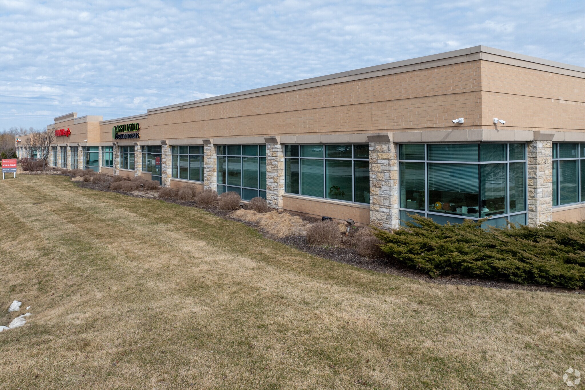 10050 S 27th St, Oak Creek, WI for lease Primary Photo- Image 1 of 6