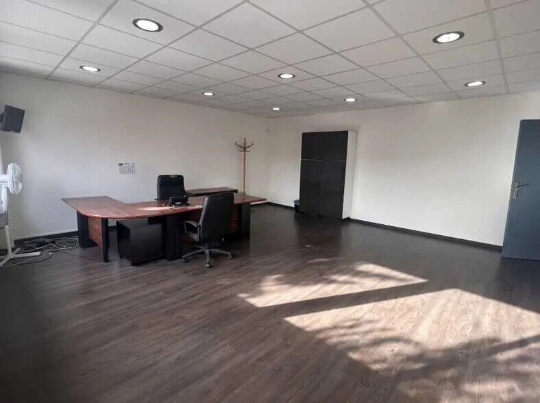 Flex in Le Bourget for lease - Building Photo - Image 3 of 11