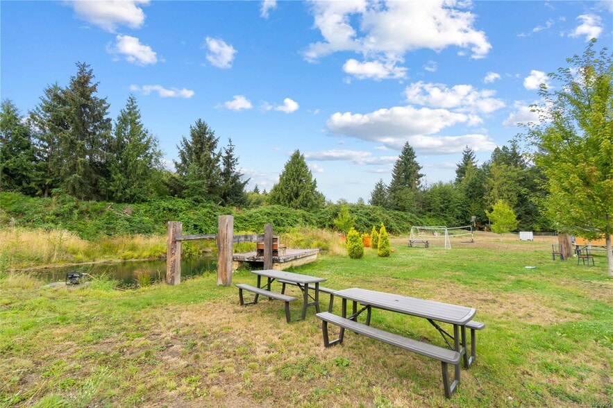 1747 Nahmint Rd, Qualicum Beach, BC for sale - Primary Photo - Image 1 of 17