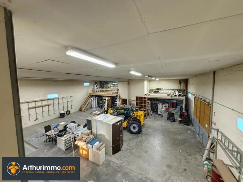 56 Route De Lyon, Bourgoin-Jallieu for sale - Interior Photo - Image 3 of 6