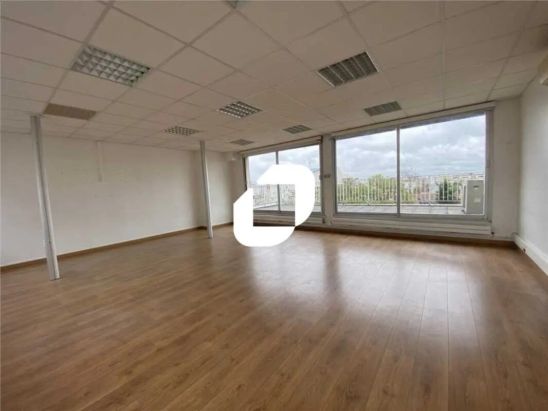 Office in Montreuil for lease Interior Photo- Image 1 of 5