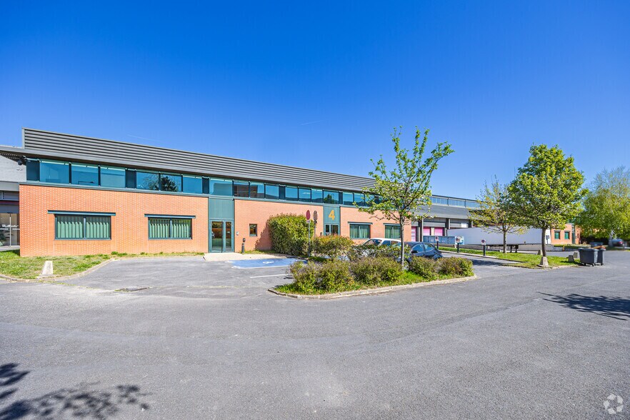 2-4 Rue Charles Christofle, Saint-Denis for lease - Primary Photo - Image 1 of 5