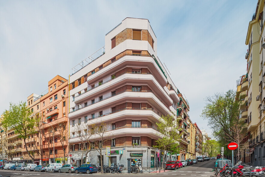 Multifamily in Madrid, Madrid for sale - Primary Photo - Image 1 of 1