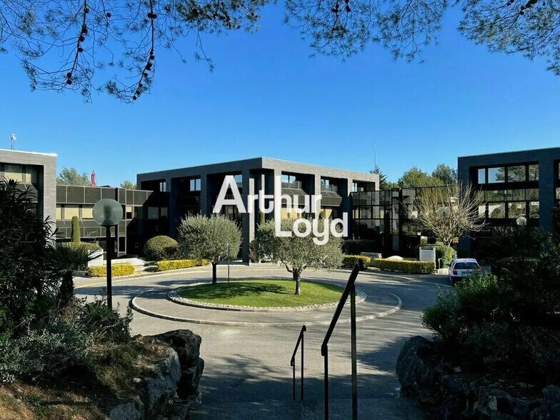 Office in Valbonne for lease - Building Photo - Image 1 of 10