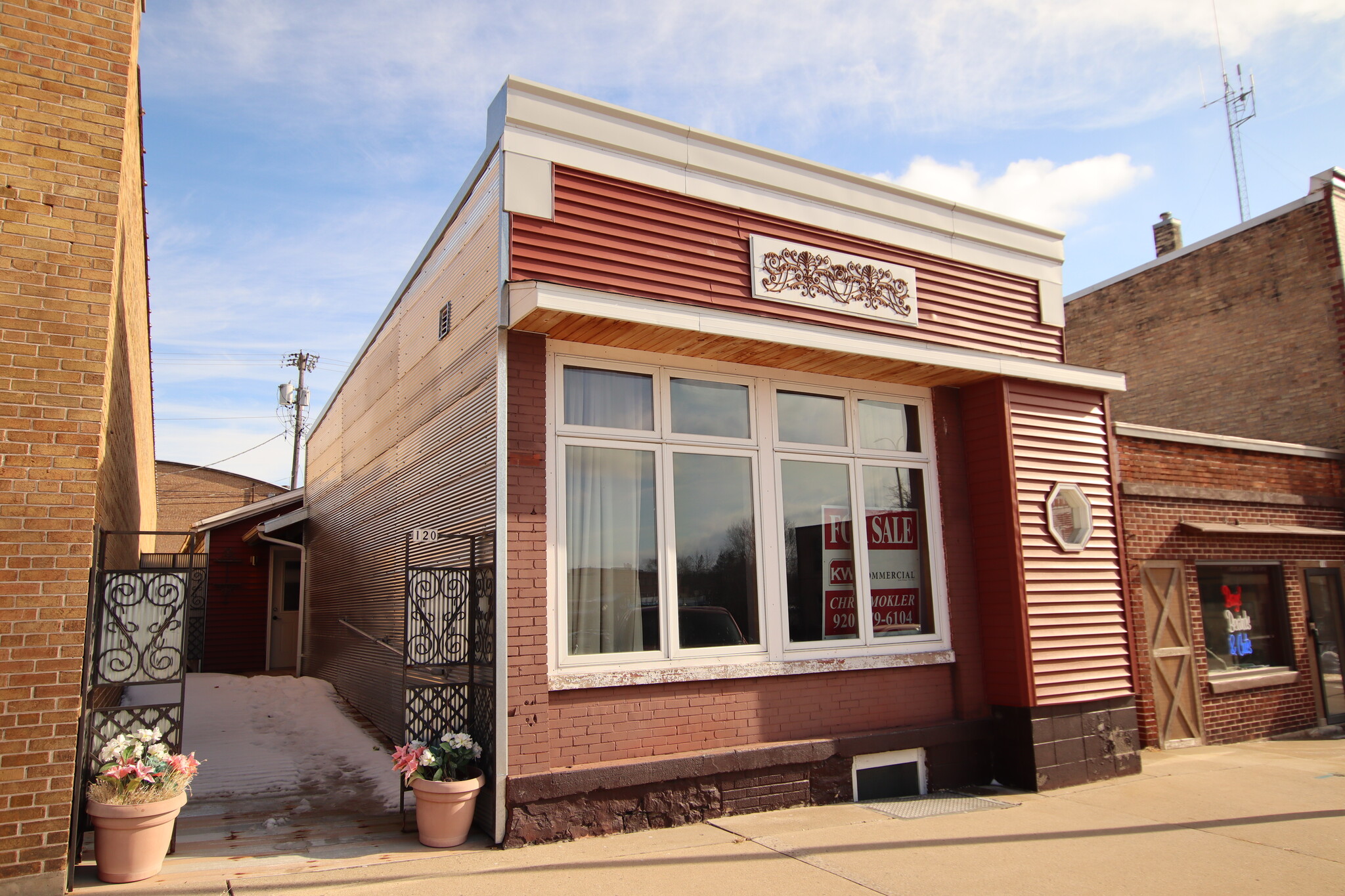 1001 N Main St, Oshkosh, WI for sale Building Photo- Image 1 of 1