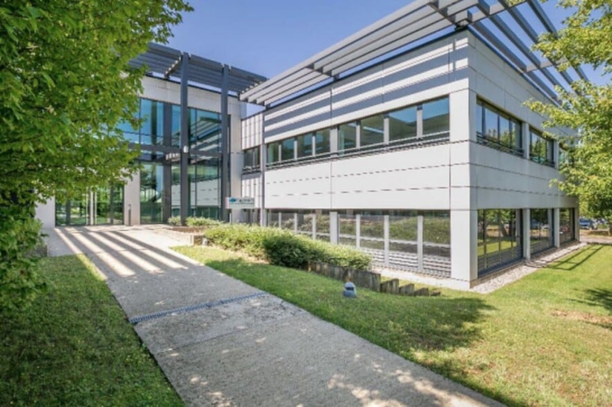 Office in Saint-Priest for lease - Building Photo - Image 1 of 1