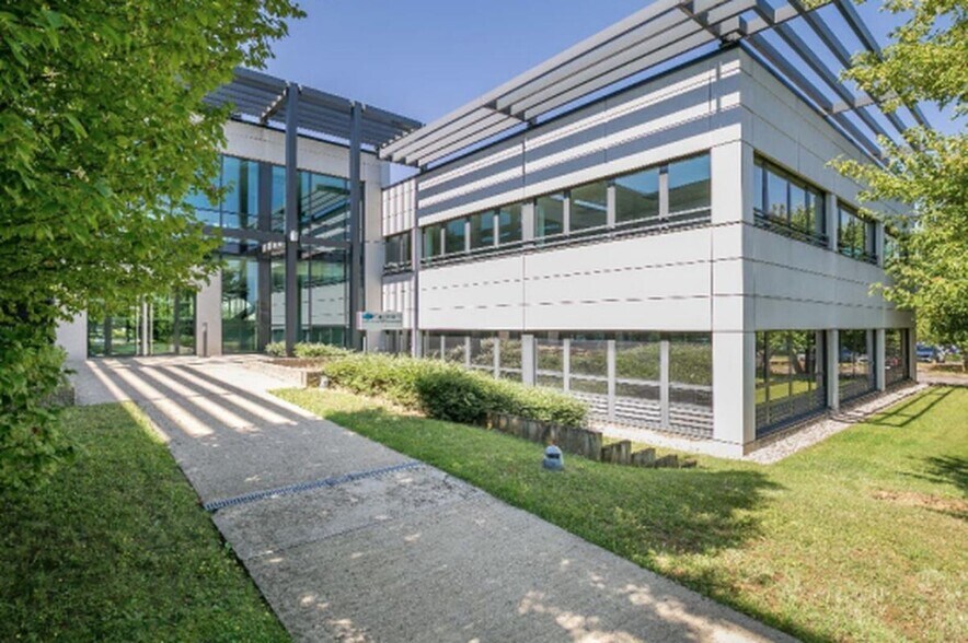 Office in Saint-Priest for lease - Building Photo - Image 2 of 22