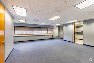 1000 Cliff Mine Rd, Pittsburgh, PA for lease Interior Photo- Image 2 of 4