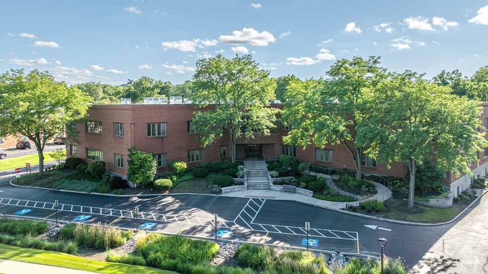 950 N York Rd, Hinsdale, IL for sale - Building Photo - Image 1 of 22