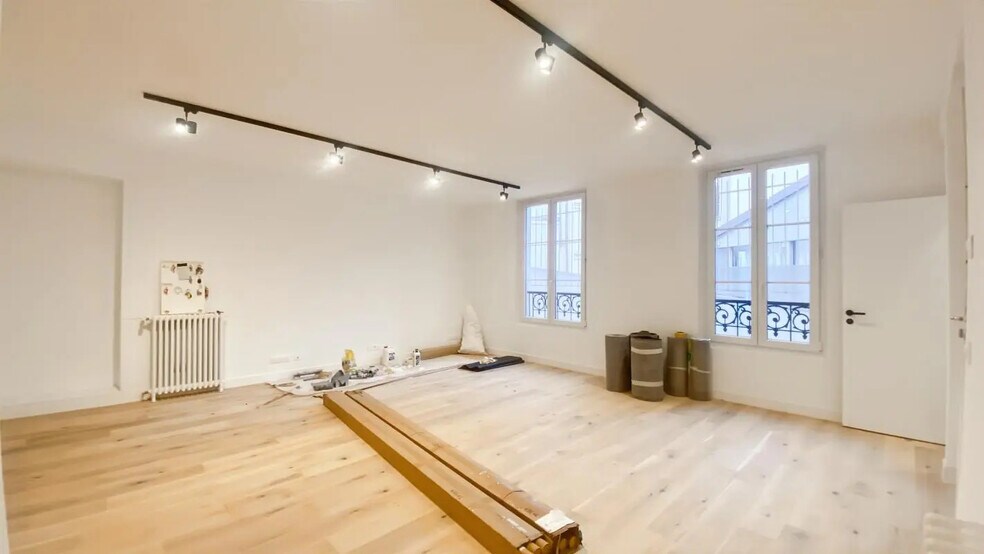 Office in Paris for lease - Building Photo - Image 3 of 5