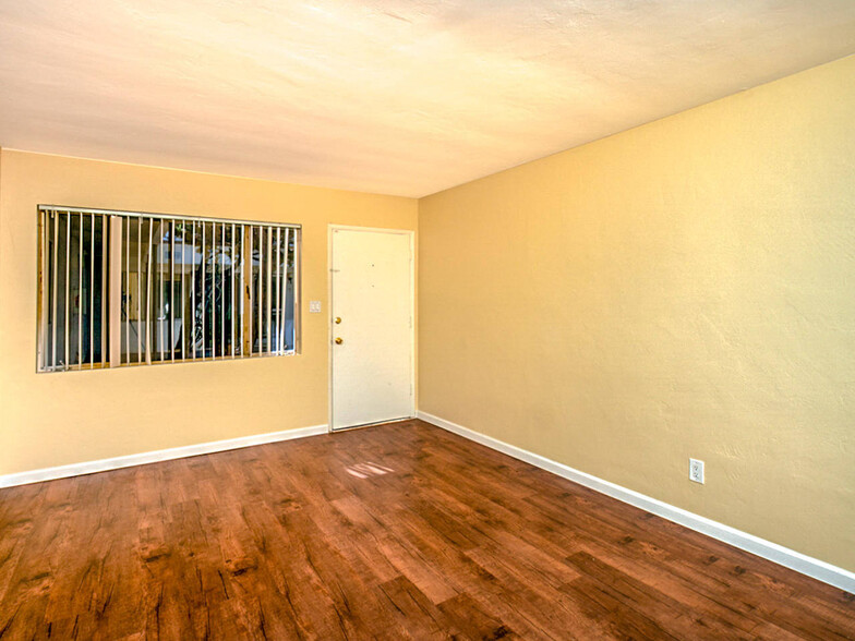 7025 Boulevard Dr, La Mesa, CA for sale - Interior Photo - Image 3 of 5