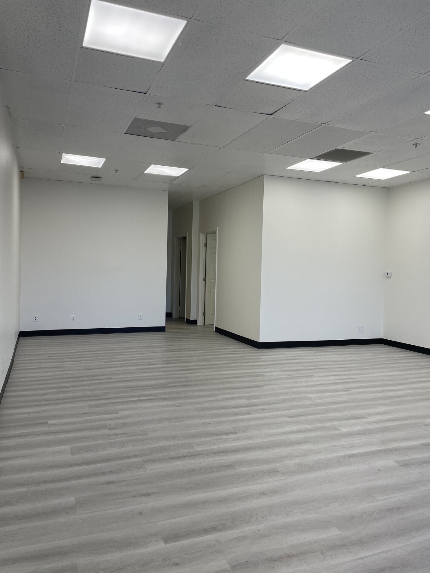 31620 Auto Center Dr, Lake Elsinore, CA for lease Interior Photo- Image 1 of 2