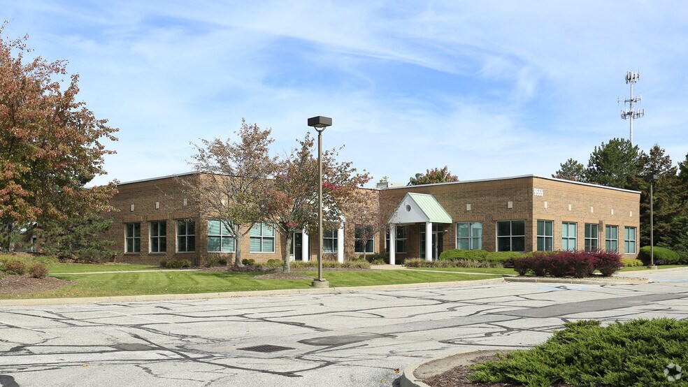 9555 Rockside Rd, Valley View, OH 44125