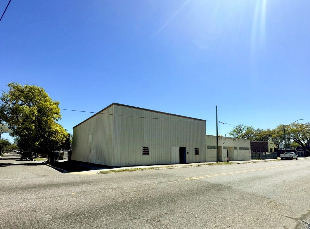 3215-3225 Pearl St N & 232 3rd St W portfolio of 3 properties for sale on LoopNet.com Building Photo- Image 1 of 8