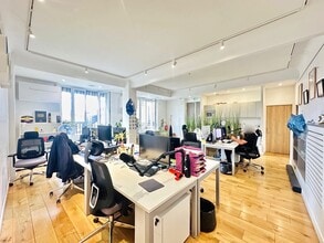 Rue Saint-Lazare, Paris for lease Interior Photo- Image 1 of 7