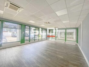 Rue Colonel Chambonnet, Bron for lease Interior Photo- Image 1 of 5