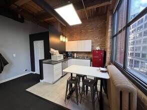 566 W Adams St, Chicago, IL for lease Interior Photo- Image 2 of 11
