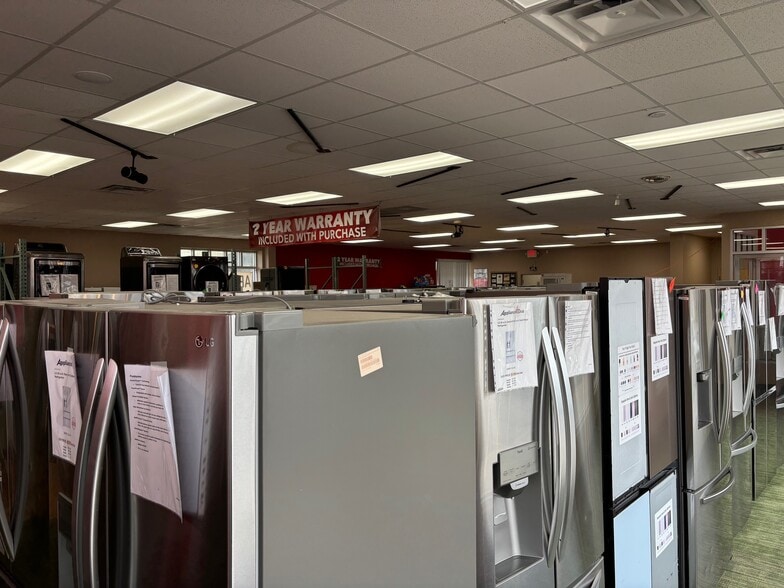 4415 Corunna Rd, Flint, MI for sale - Interior Photo - Image 3 of 7