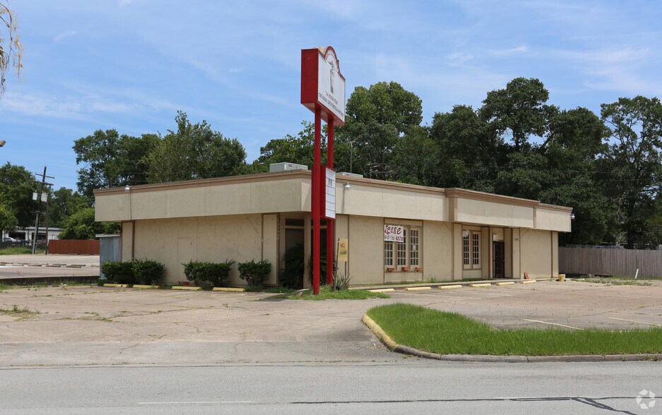 1103 W Dallas St, Conroe, TX for sale - Primary Photo - Image 1 of 1
