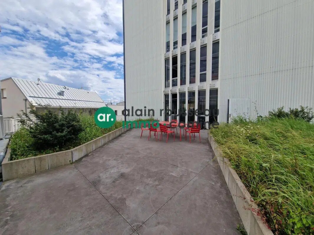 Office in Angers for lease Building Photo- Image 1 of 5