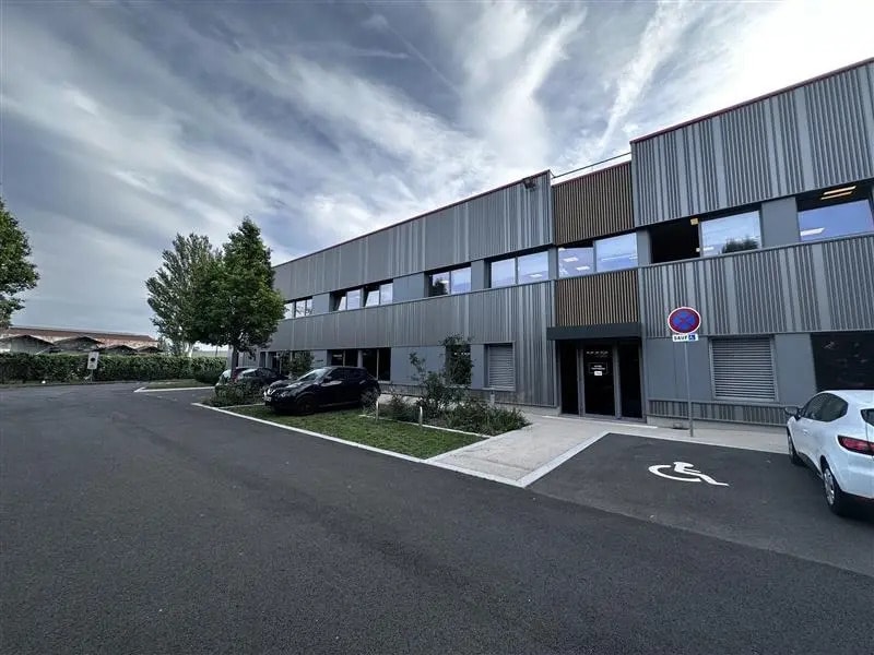 Office in Le Blanc-Mesnil for lease Building Photo- Image 1 of 7