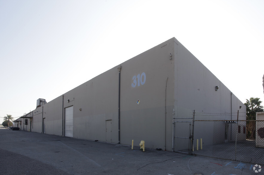 310 E Walnut Ave, Fullerton, CA for lease - Building Photo - Image 2 of 7