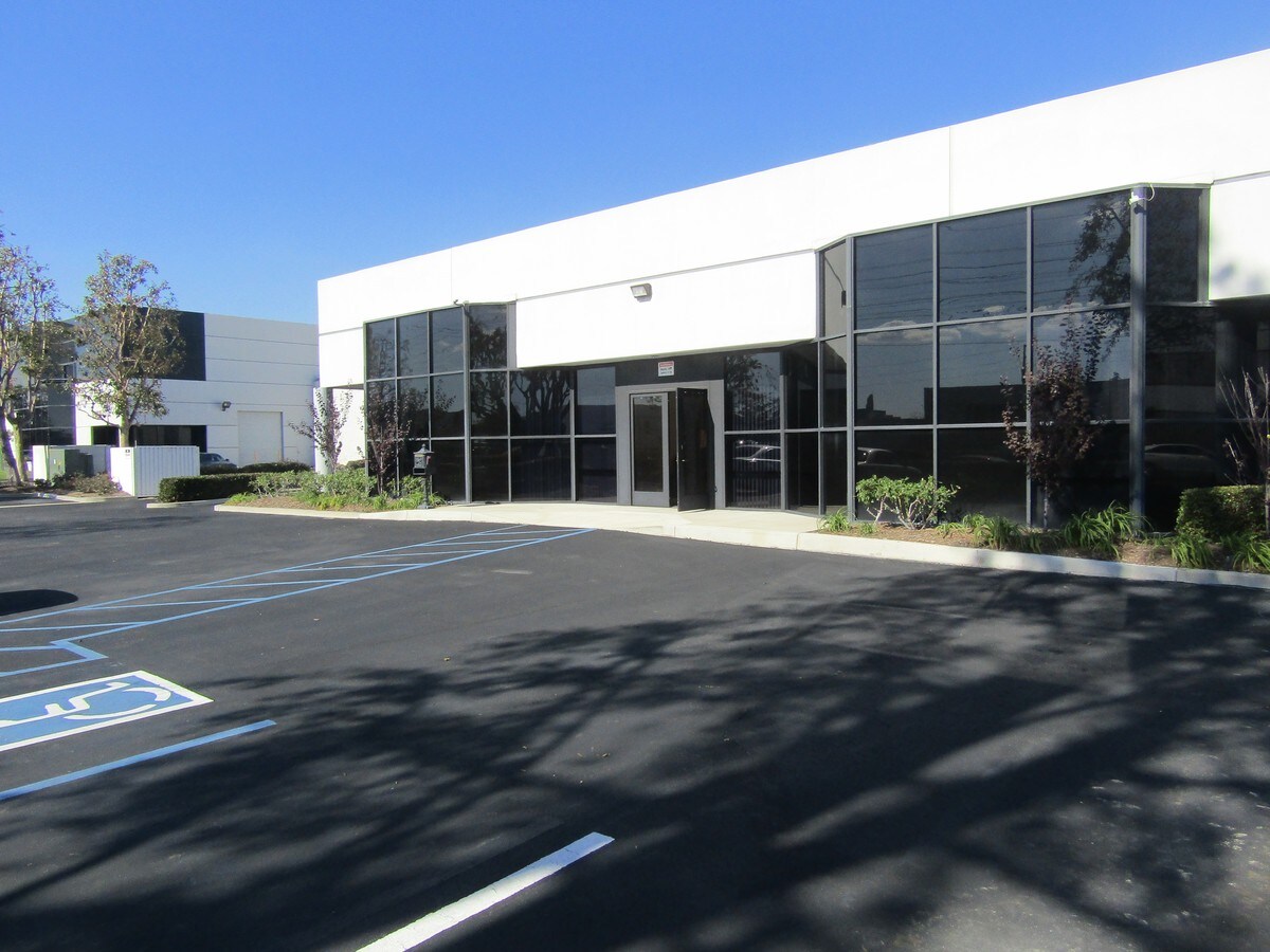 1594 N Main St, Orange, CA 92867