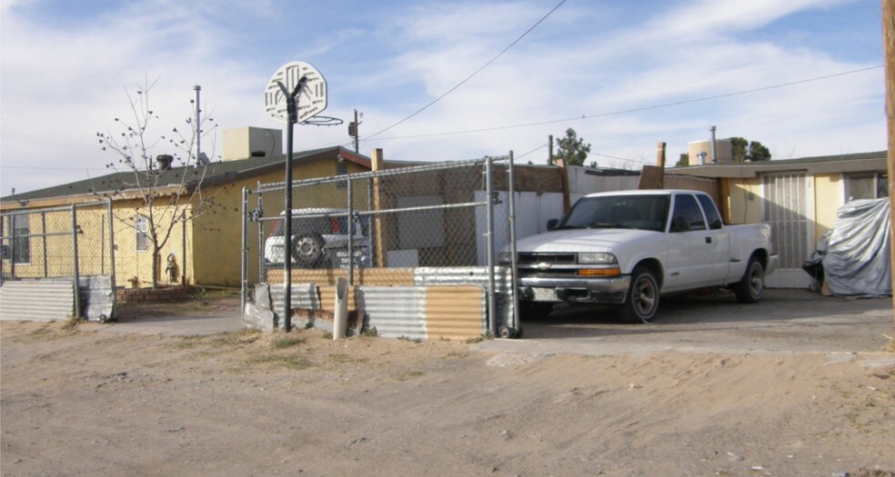 1323 Stateline Dr, Anthony, NM 88021