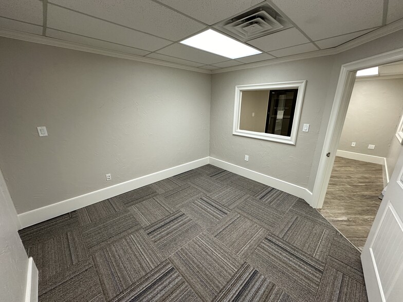 6824 Wayne Ave, Lubbock, TX for lease - Interior Photo - Image 3 of 12