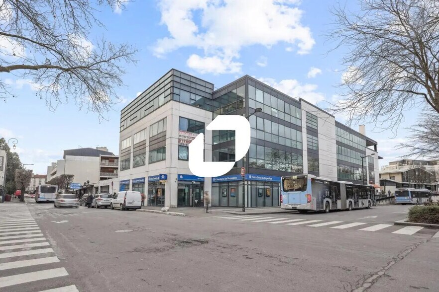 Office in Chelles for sale - Building Photo - Image 2 of 14