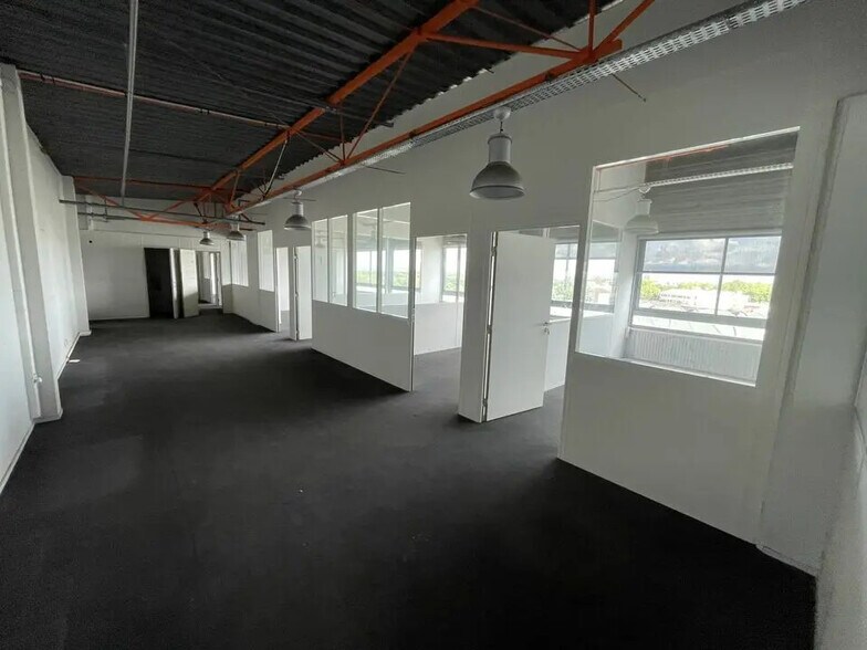 Office in Pantin for lease - Interior Photo - Image 2 of 4