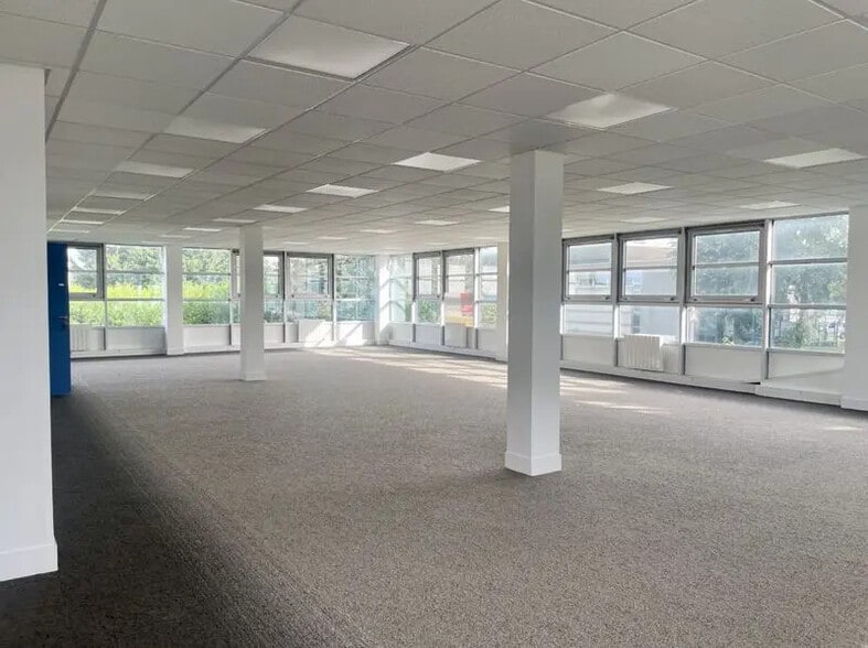 Office in Mont-Saint-Aignan for lease - Interior Photo - Image 2 of 10