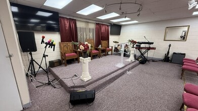 2921-2937 Gibbon Rd, Charlotte, NC for lease Interior Photo- Image 2 of 14